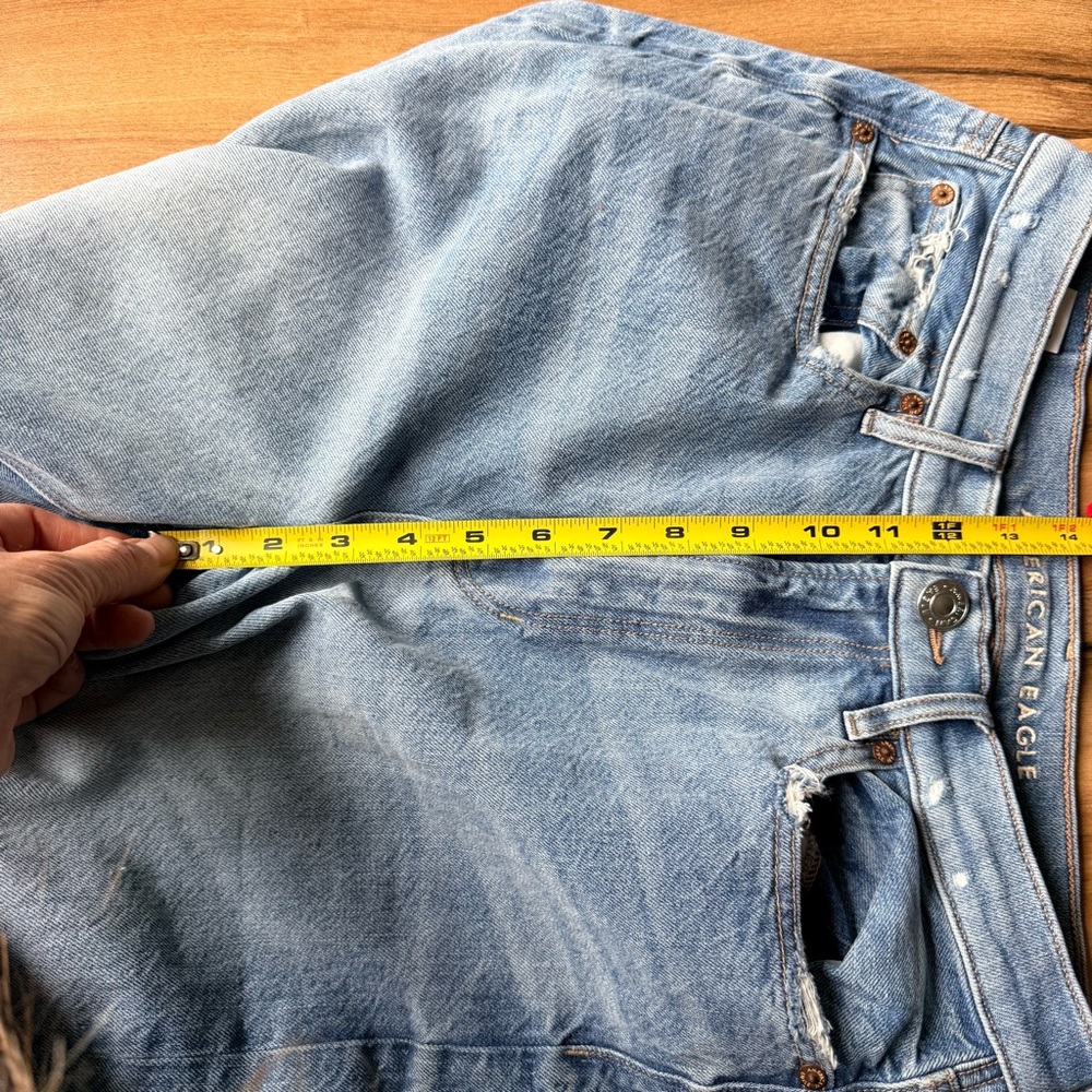 American Eagle Baggy Jean High Rise Relaxed Light Washed Rigid Denim Size 10 Reg - Picture 11 of 11